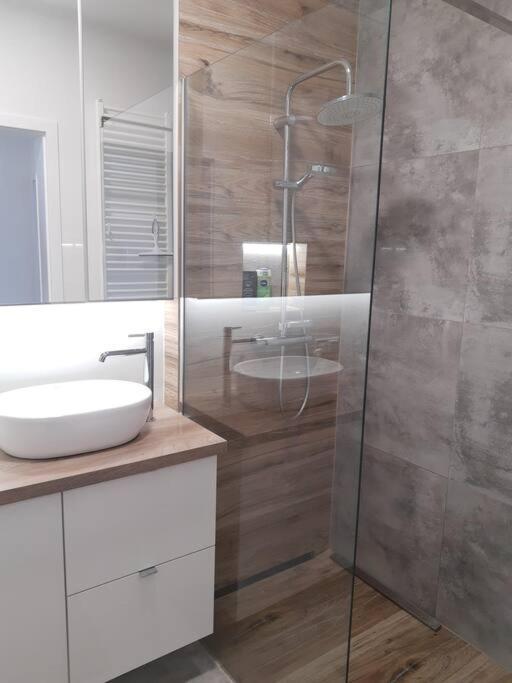 New Apartment Wolynska - Przestronny, Z Widokiem, Czysto, Parking, Balkon 热舒夫 外观 照片
